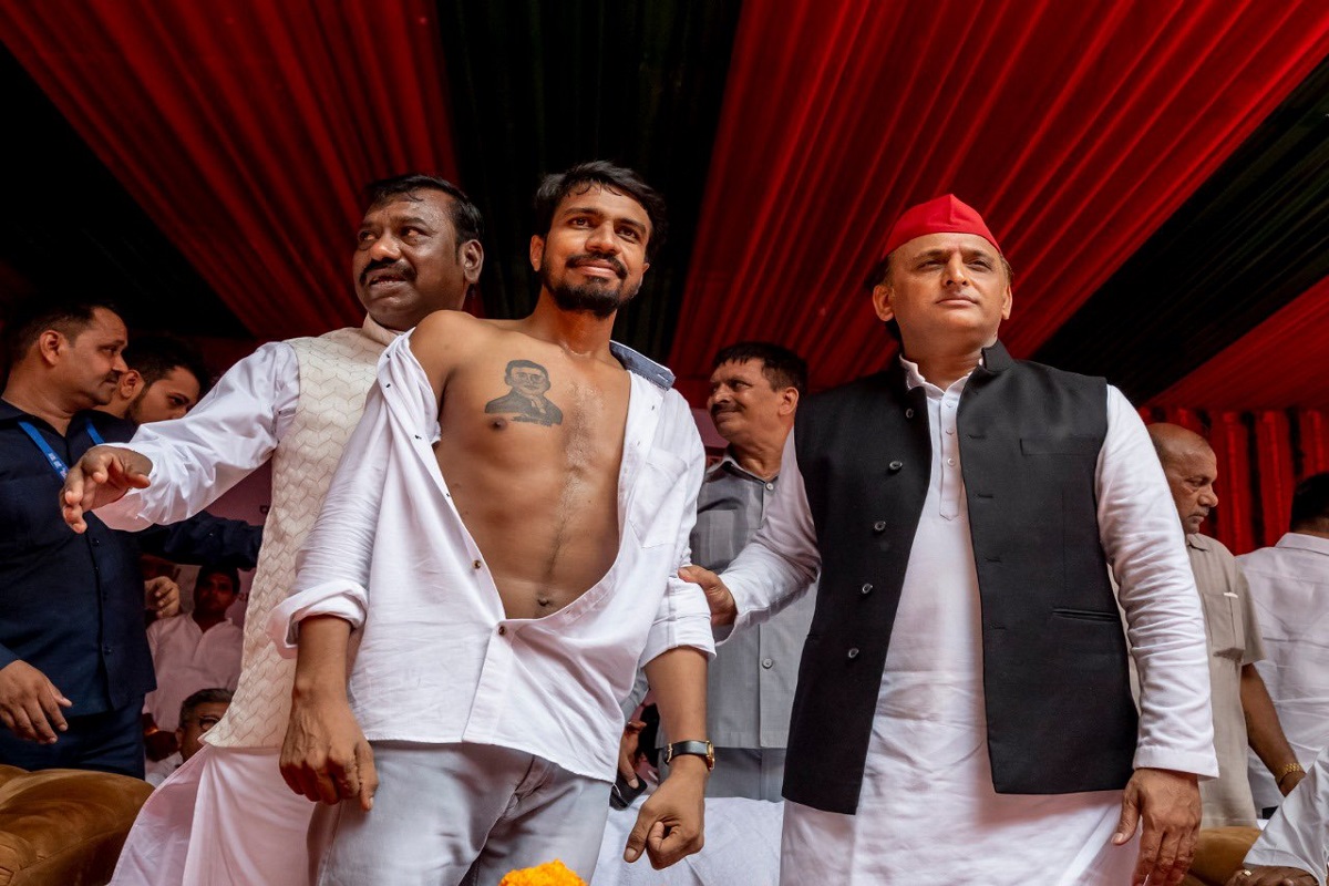 akhilesh_yadav_fan_tattooed_on_his_chest_in_sambhal.jpg