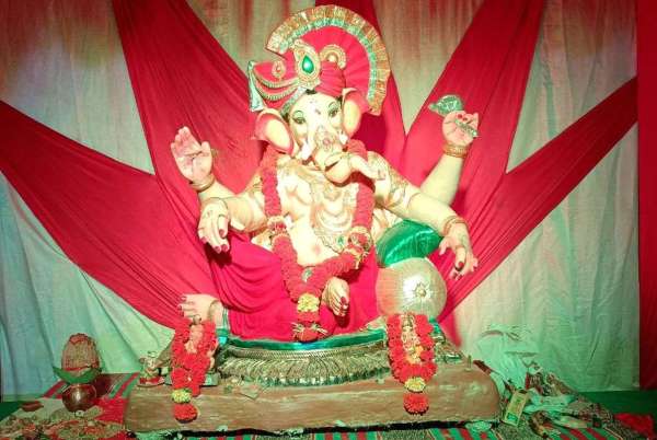 कॉलोनी के राजा