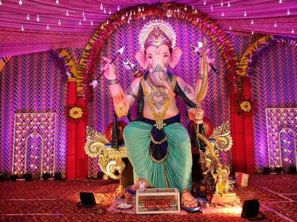 कॉलोनी के राजा