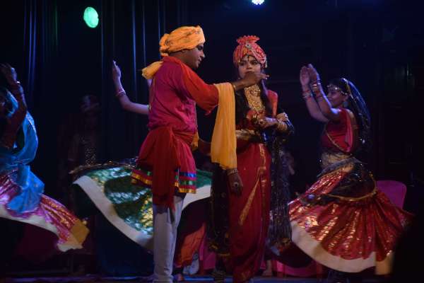 बुॅदेली न्रत्य    शहीद स्मारक 