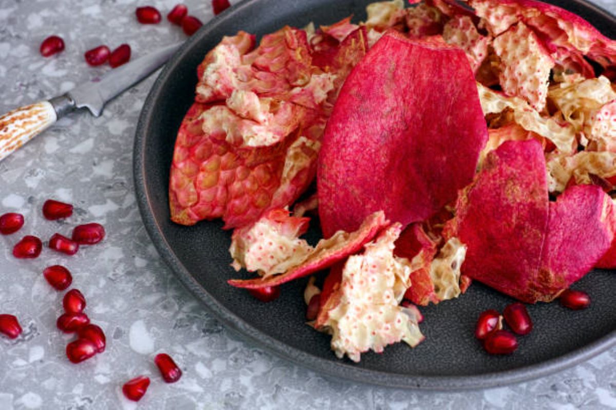 Pomegranate Peel Benefits: अनार ही नही, अनार के छिलके भी सेहत और स्किन के लिए होते हैं फायदेमंद, जानें इसके कमाल के फायदे