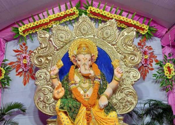 कॉलोनी के राजा