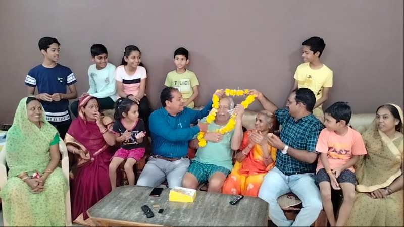 नीरज ने 'शिक्षक' को गौरवान्वित किया