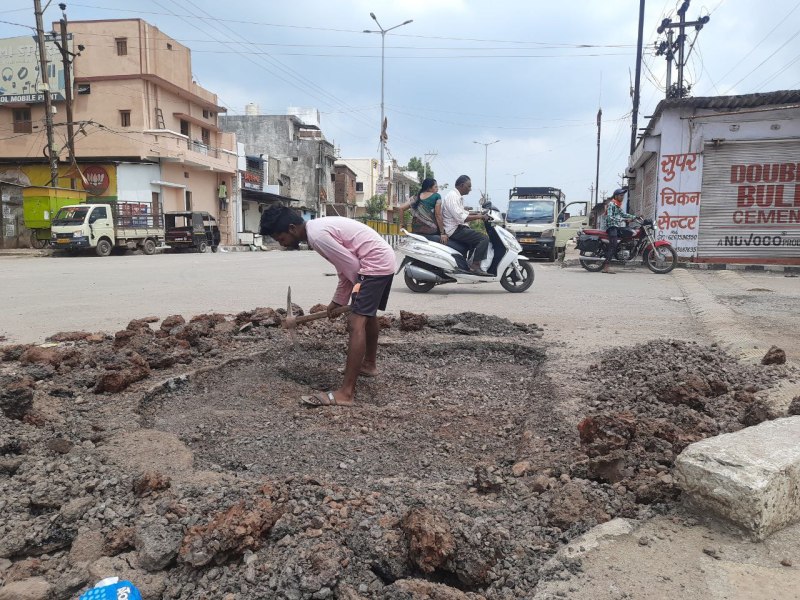 Bhilai 28 करोड़ के कैनाल रोड पर एजेंसी लगा रही पैवंद