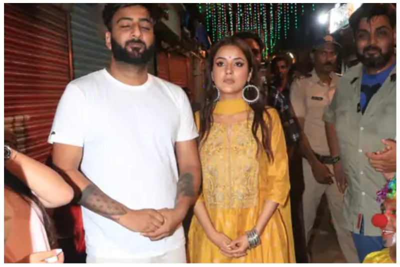 shehnaaz gill visited lalbaugcha raja