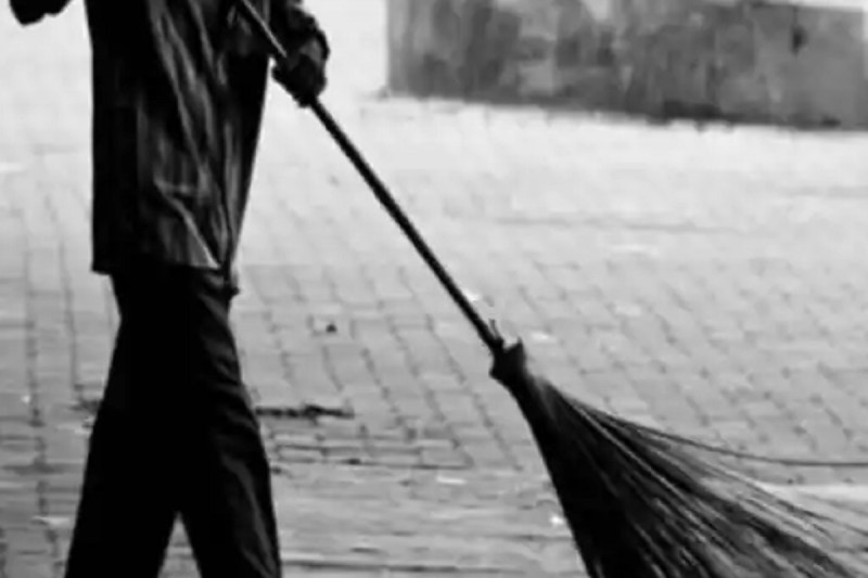 करोड़पति स्वीपर की टीबी से मौत, बैंक खाते की रकम को जानेंगे तो चौंक जाएंगे