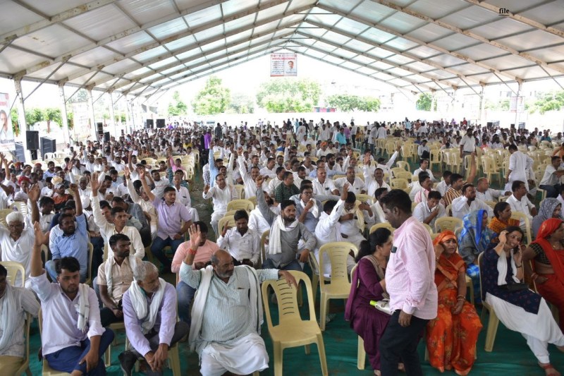 गांव की सरकार, राज से नाराज.... अटक गया कामकाज