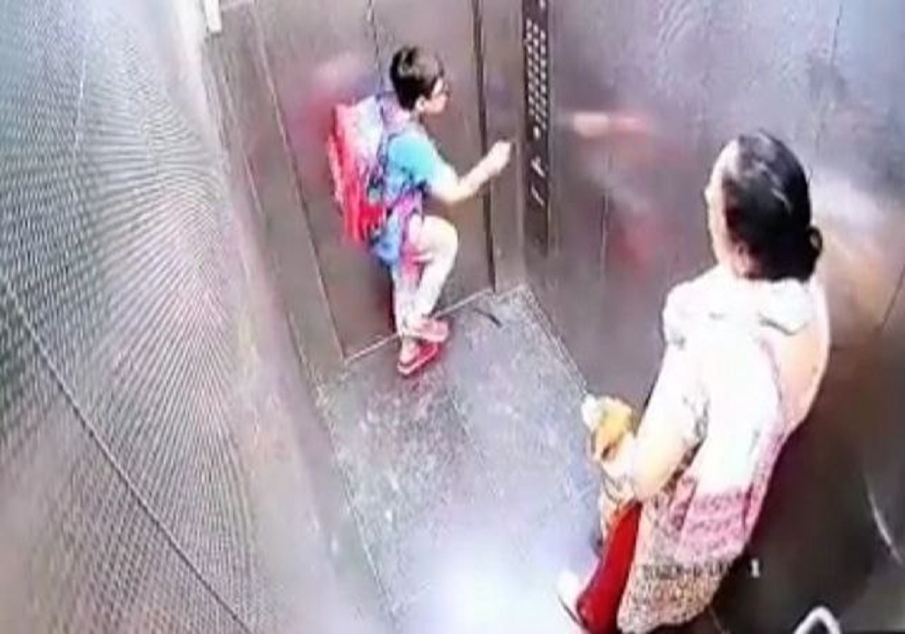 pet_dog_bit_child_in_the_lift_in_ghaziabad.jpg