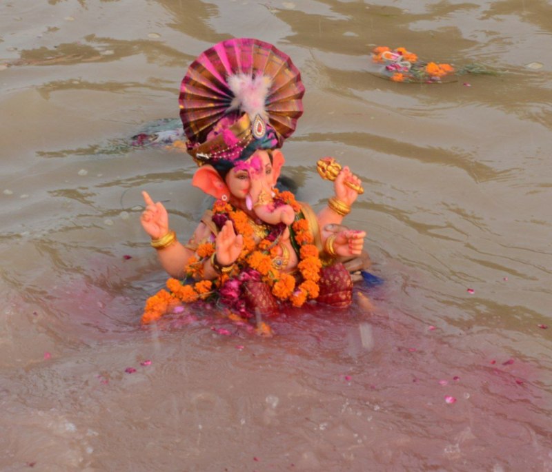 SriGanganagar डीजे की धुनों पर नाचते गाते निकाली गणपति बप्पा की विसर्जन यात्रा