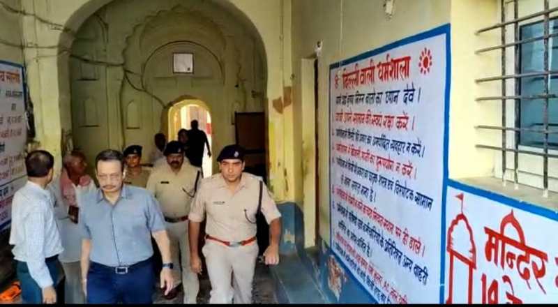 बंदूकों की बटों से सुरक्षा गार्डों को किया जख्मी, जैन मंदिर से लूटा कैश