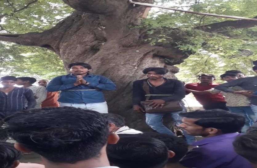 कालापीपल में मॉब लिंचिंग ! मोबाइल चोरी की आशंका में दो युवकों को पीटकर पेड़ से बांधा