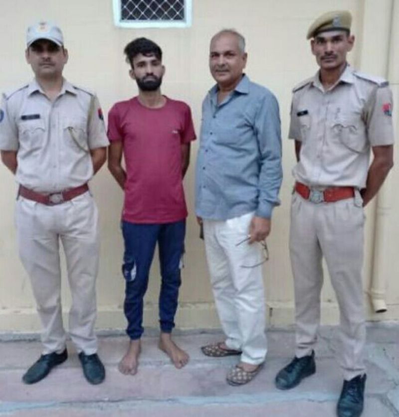 Weapons in Car : कार की नम्बर प्लेट बदली, लोडेड पिस्तौल सहित पकड़ा