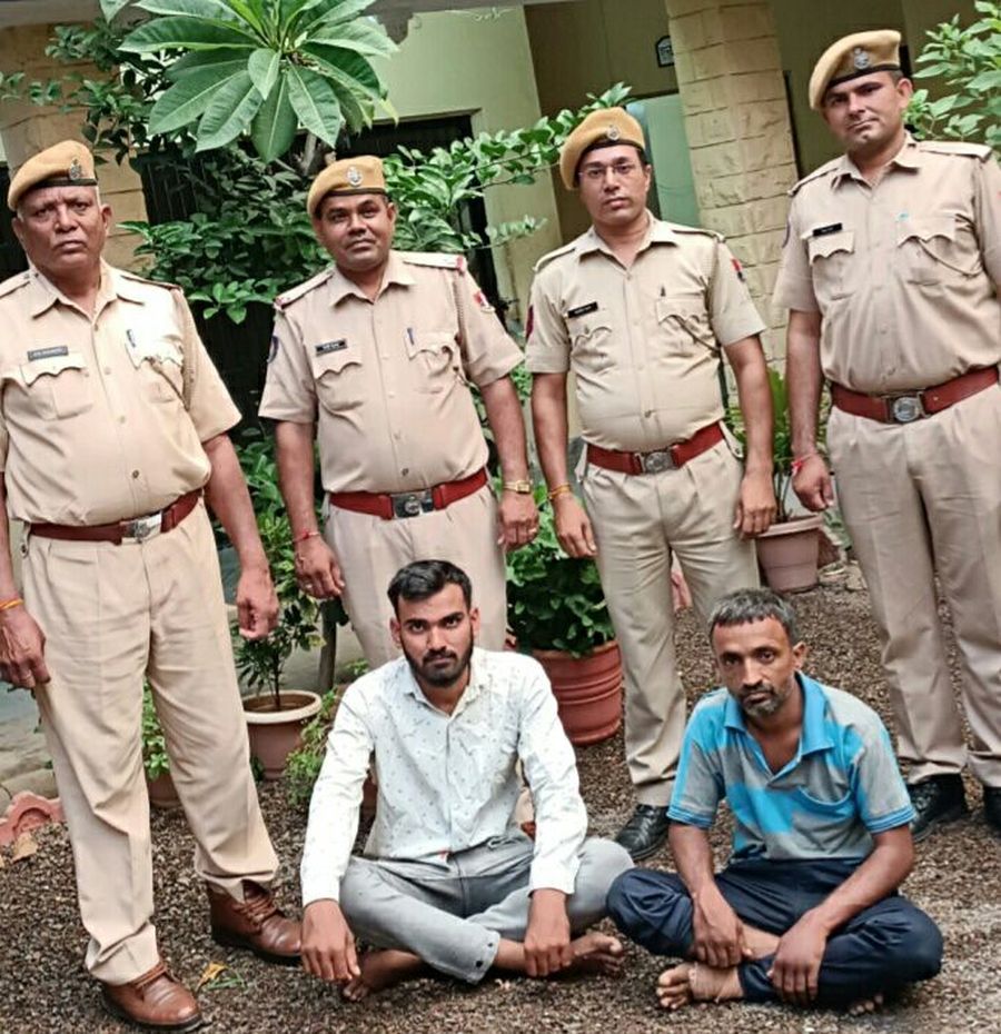 35 mobile recovered : दुकान से चोरी के 35 मोबाइल बरामद