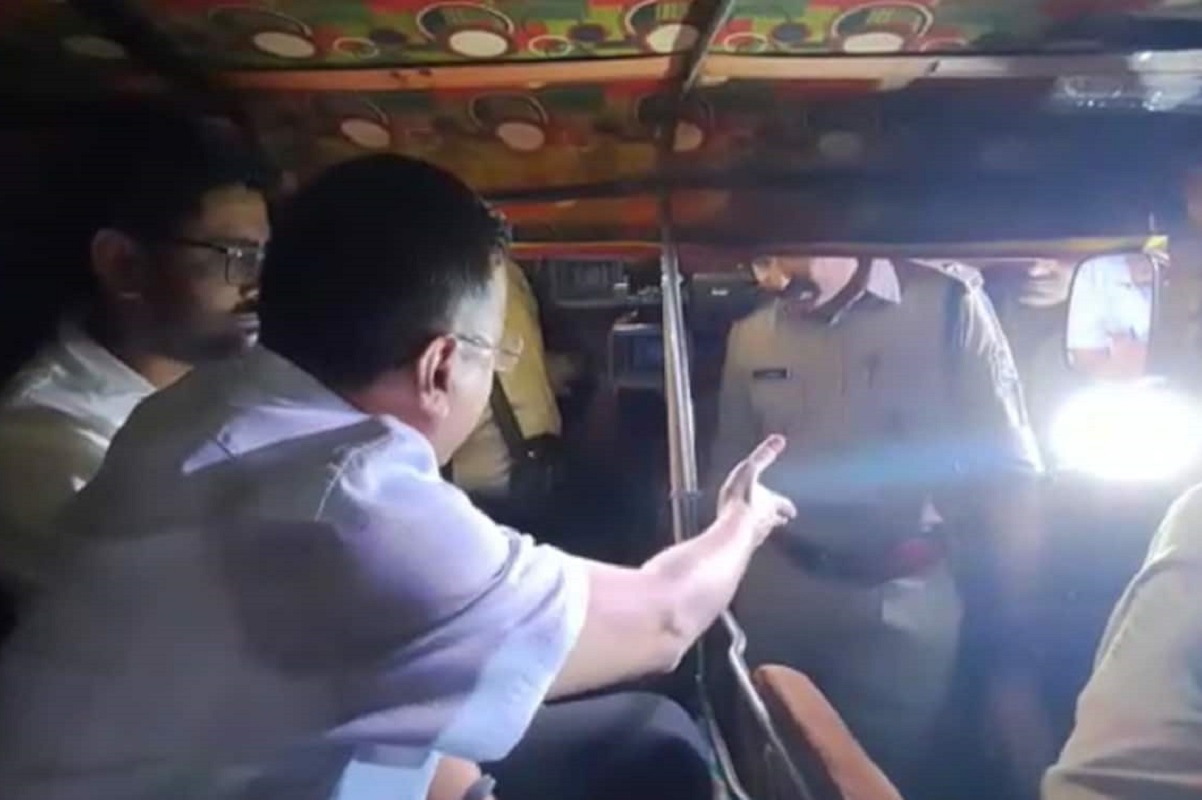 Gujarat Police stopped Arvind Kejriwal to not visit driver's house for dinner