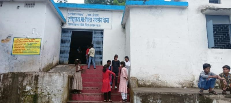 सरकारी स्कूलों में अंग्रेजी माध्यम की पढ़ाई औपचारिक