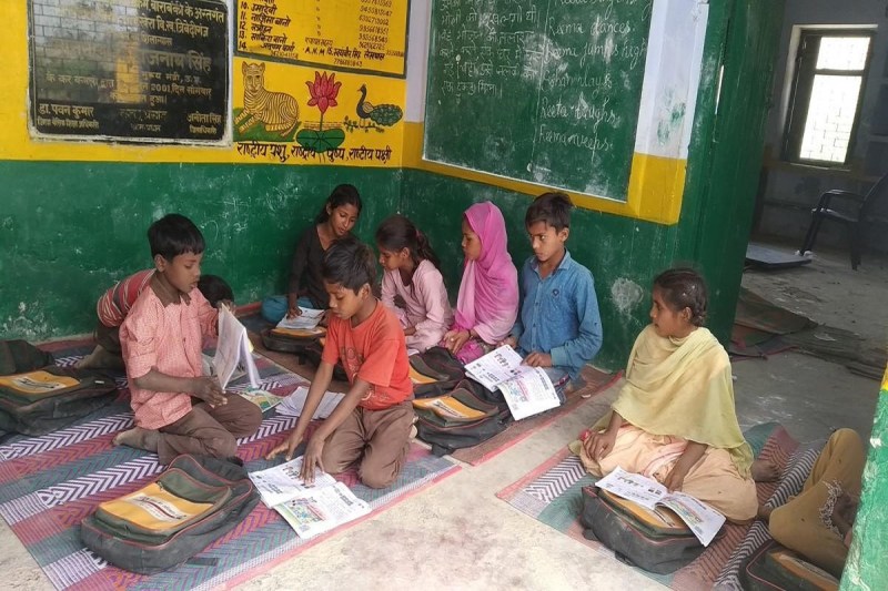 more_than_one_crore_students_did_not_get_books_in_primary_schools_of_up.jpg