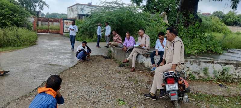 शादी के 22 साल बाद पत्नी हुई गर्भवती, एंबुलेंस के देरी से पहुंचने पर प्रसूता व अजन्मे बच्चे की मौत
