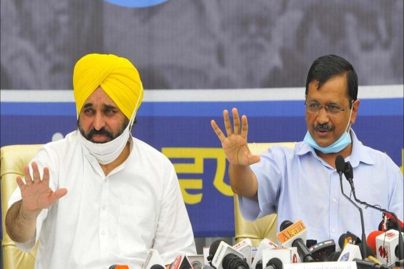 arvind_kejriwal_with_bhangwant_mann.jpg
