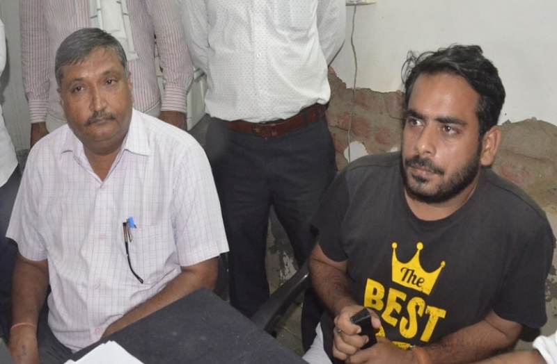 पोषाहार में भ्रष्टाचार, 15 हजार की घूंस लेते एडीईओ व बाबू पकड़ा