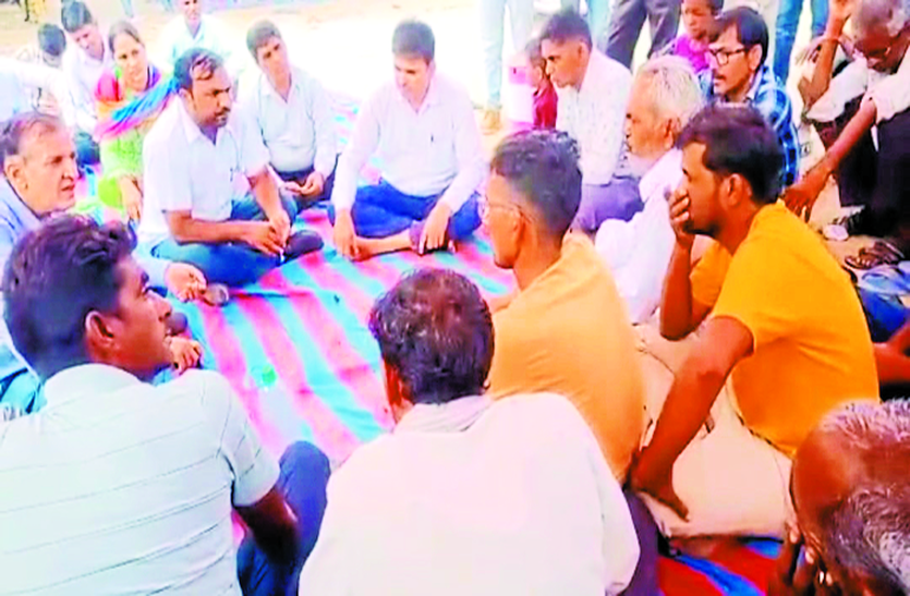 CHURU NEWS- शिक्षक नियुक्त करने का आश्वासन मिला तो बज गई स्कूल में घंटी
