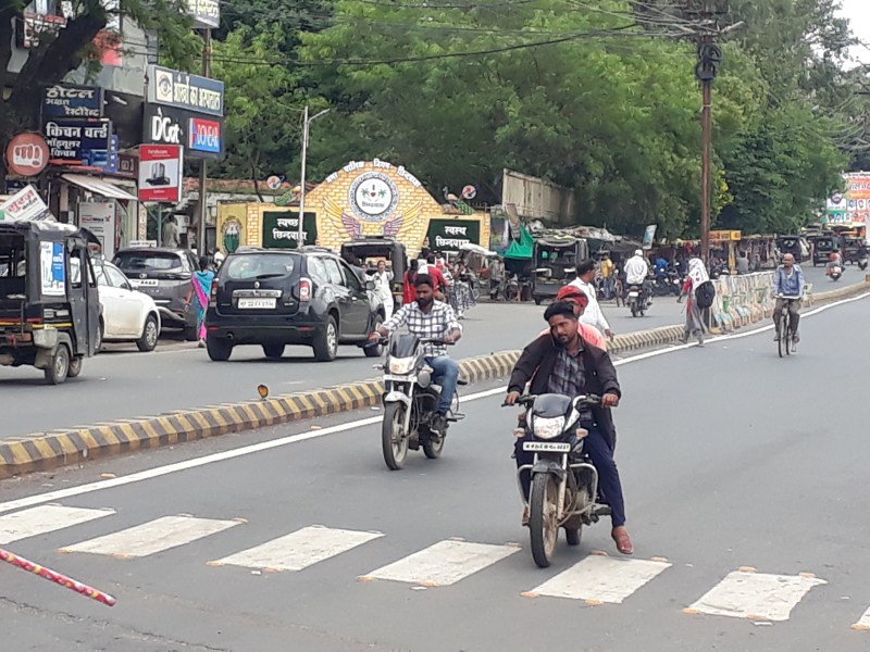 Police: पुलिस के प्रयासों पर पानी फेर रहे वाहन चालक, कैसें पढ़ें यह खबर