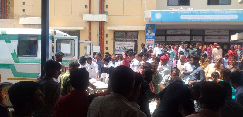 Accident...सड़क हादसा: ट्रैक्टर ट्रॉली पलटी, 10 घायल, 6 गंभीर