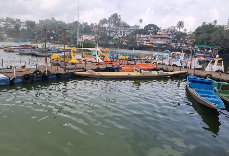 माउंट आबू. नौका संचालन बंद होने से सूनी पड़ी नक्की झील।