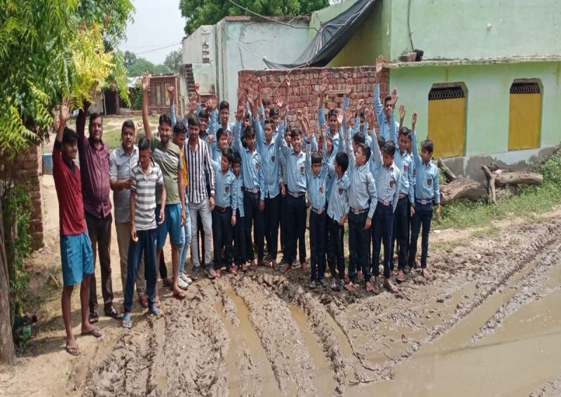 रास्ता खराब है तो कैसे जाएं नौनिहाल स्कूल