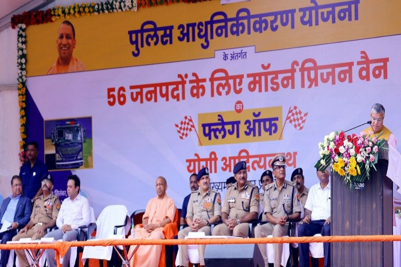 यूपी के 56 जिलों को मिली मॉर्डन प्रिजन वैन, सीएम योगी का तोहफा