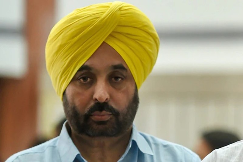 Punjab CM Bhagwant Mann New Controversy Got off the plane in Germany