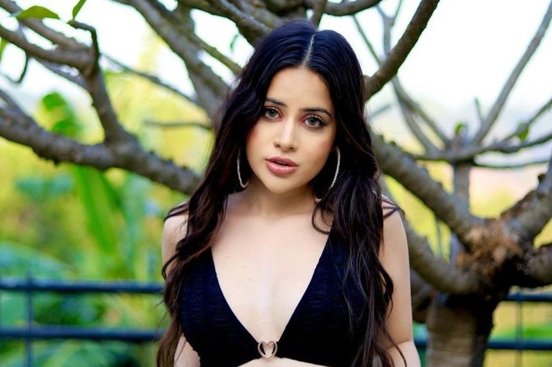 Urfi Javed ने ब्लैक बिकनी के साथ पहन लिया कुछ ऐसा कि यूजर्स ने किया ट्रोल 