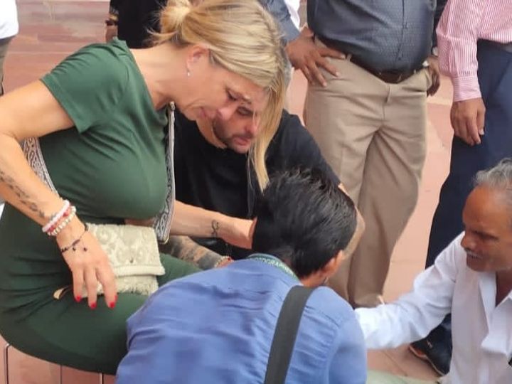 विदेशी महिला को ताजमहल में बंदर ने काटा