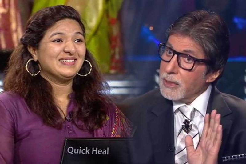 amitabh bachchan gets up from his seat after contestant share she feel scared in kaun banega crorepati 14