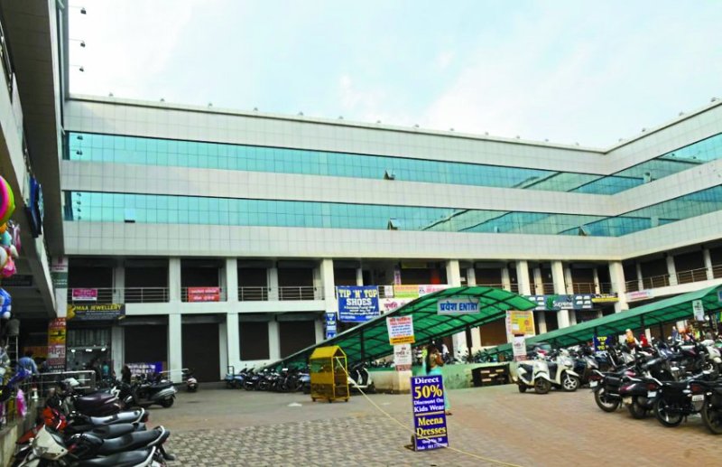 जवाहर बाजार के ग्राहकों के लिए ग्राउंड फ्लोर की बाइक पार्किंग फ्री