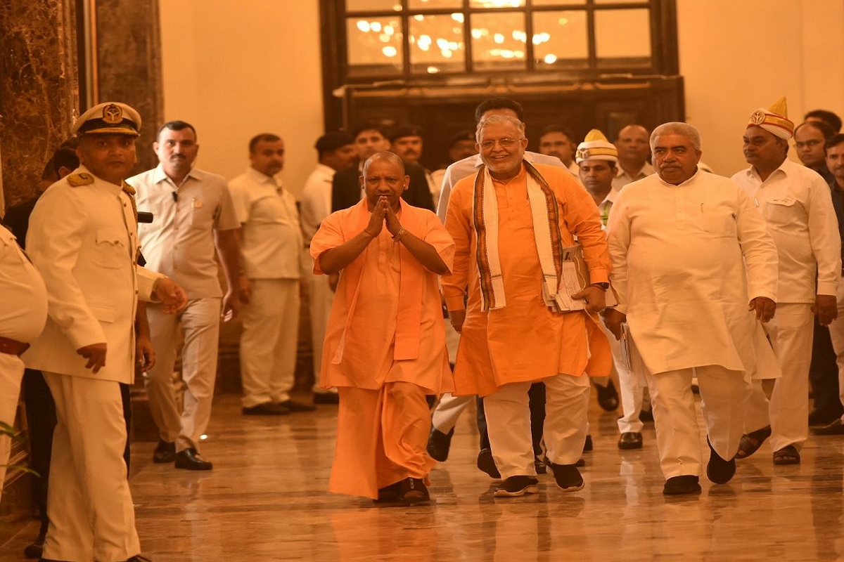 UP Legislature Monsoon Session Second day : यूपी की सेहत पर सदन में हंगामा, अखिलेश के बार पर सीएम योगी का पलटवार