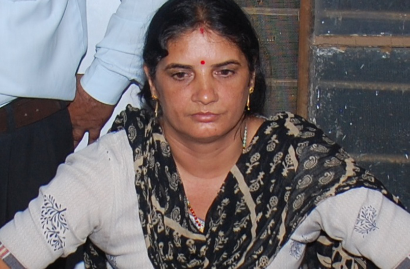 Woman patwari arrested for taking bribe in jhunjhunu