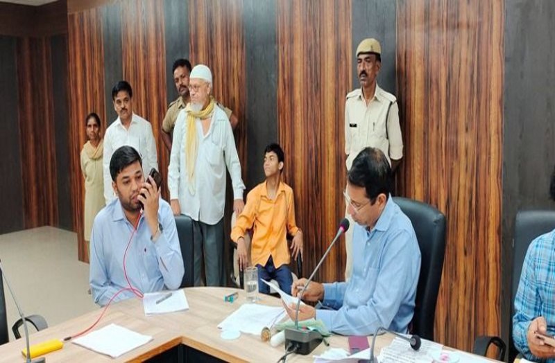 सीएम हेल्प लाइन में 71 बार शिकायत की फिर भी कलेक्टर ने भेजा जेल