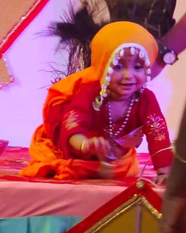 बाड़मेर. अग्रसेन जयंती महोत्सव के तहत गुरुवार को फैंसी प्रतियोगिता में भाग लेते बच्चे।