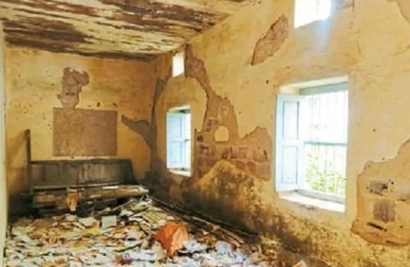विद्यालय भवन जर्जर: खतरे के साए में संवर रहा है भविष्य