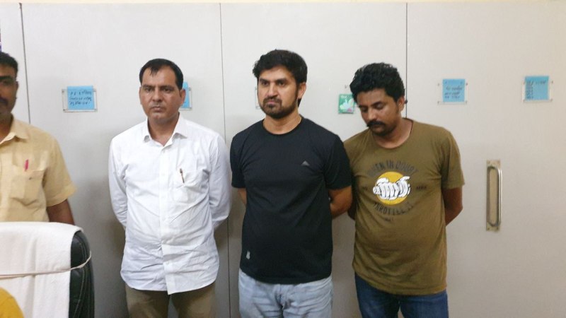 राजस्थान में बलात्कार के आरोपी की मदद के एवज में 4 लाख की घूस लेते गिरफ्तार थानाधिकारी व दोनों दलालों को भेजा जेल, अब हो रही काली कमाई की जांच