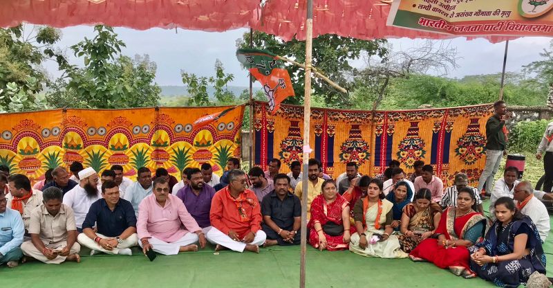 क्षतिग्रस्त सड़कों पर टोल वसूली के खिलाफ भाजपा का हल्ला बोल