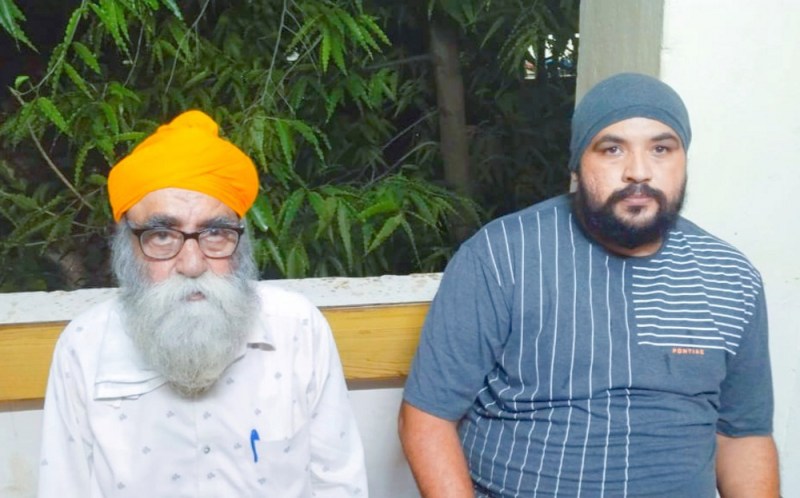 फर्जी दस्तावेज तैयार कर पुत्री के नाम दो ट्रक को 16-16लाख रुपए में बेचा