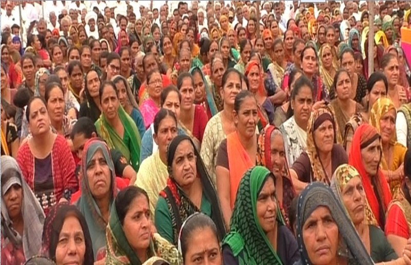 Gujarat : विपुल चौधरी की गिरफ्तारी को लेकर गरमाई राजनीति, सौंपा ज्ञापन