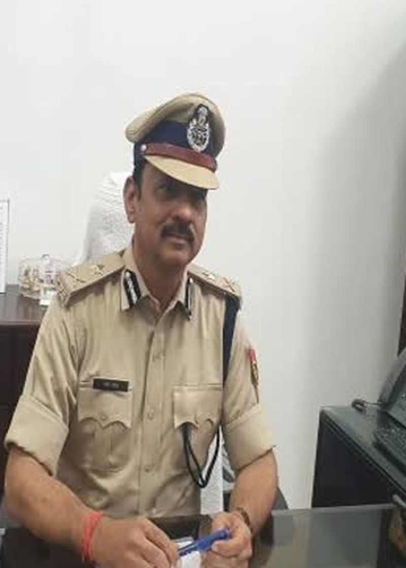Police : पुलिस की छवि खराब करने वालों को कमिश्नर (Commissioner) ने चेताया