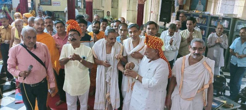 दूसरों के लिए गड्ढा खोदने वाला स्वयं उसी में गिरता है