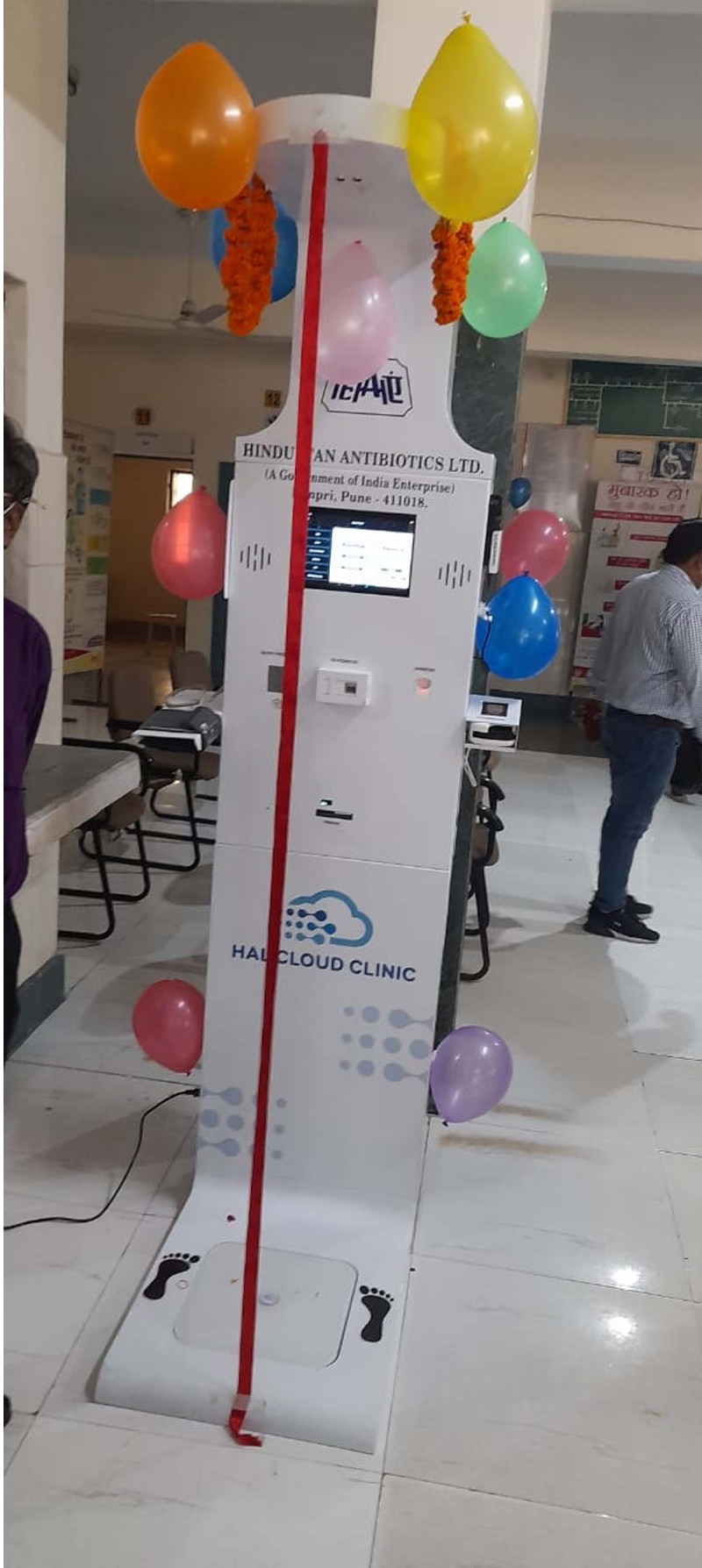 सीएचसी खरखौदा में लगी मेरठ की पहली हेल्थ एटीएम मशीन, सांसद ने करवाई पहली जांच