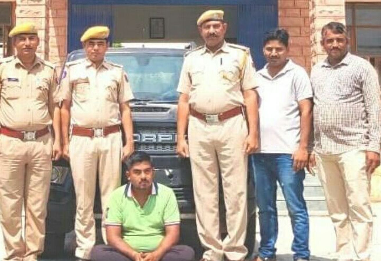 Rape : बलात्कार पर 20 साल की सजा, पैरोल से फरार, दो कारें चुराईं