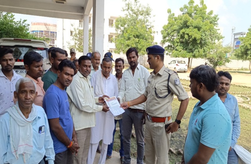 सोशल मीडिया पर डाली ऐसी पोस्ट जिससे भडक़ उठा समाज