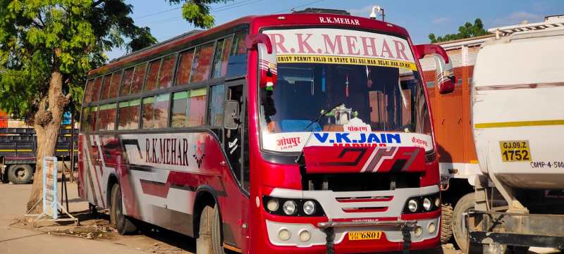 बस संचालकों के बीच रूट को लेकर विवाद, दोनों बसों को किया सीज