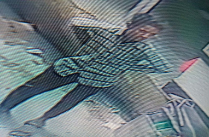 नजर चूकते ही किशोर ले उड़ा नकदी भरा थैला